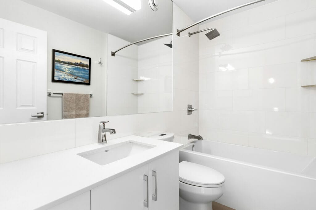Durable-Bathtub-Reglazing-Finish-Near-You.jpg